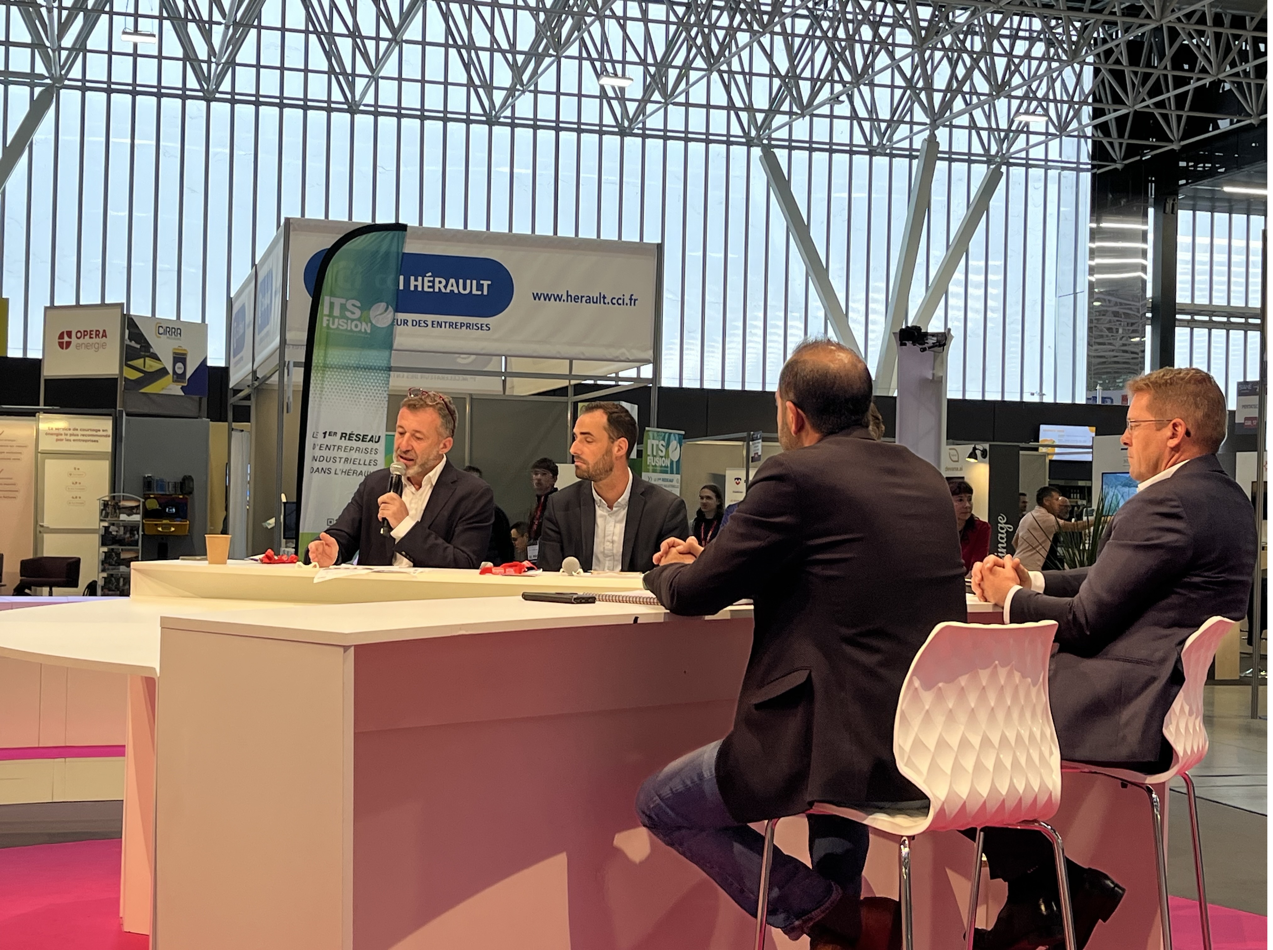 Les échanges durant le plateau TV